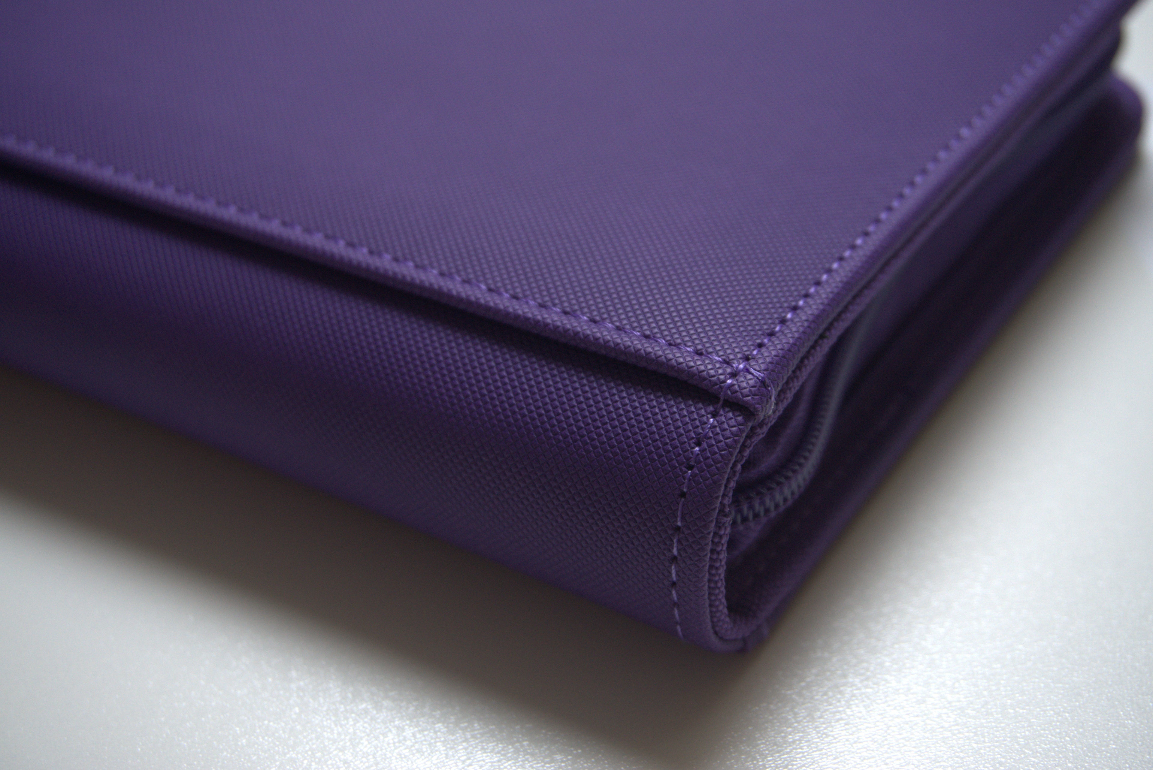 Detail of Holdiva 4-pocket zip binder materials