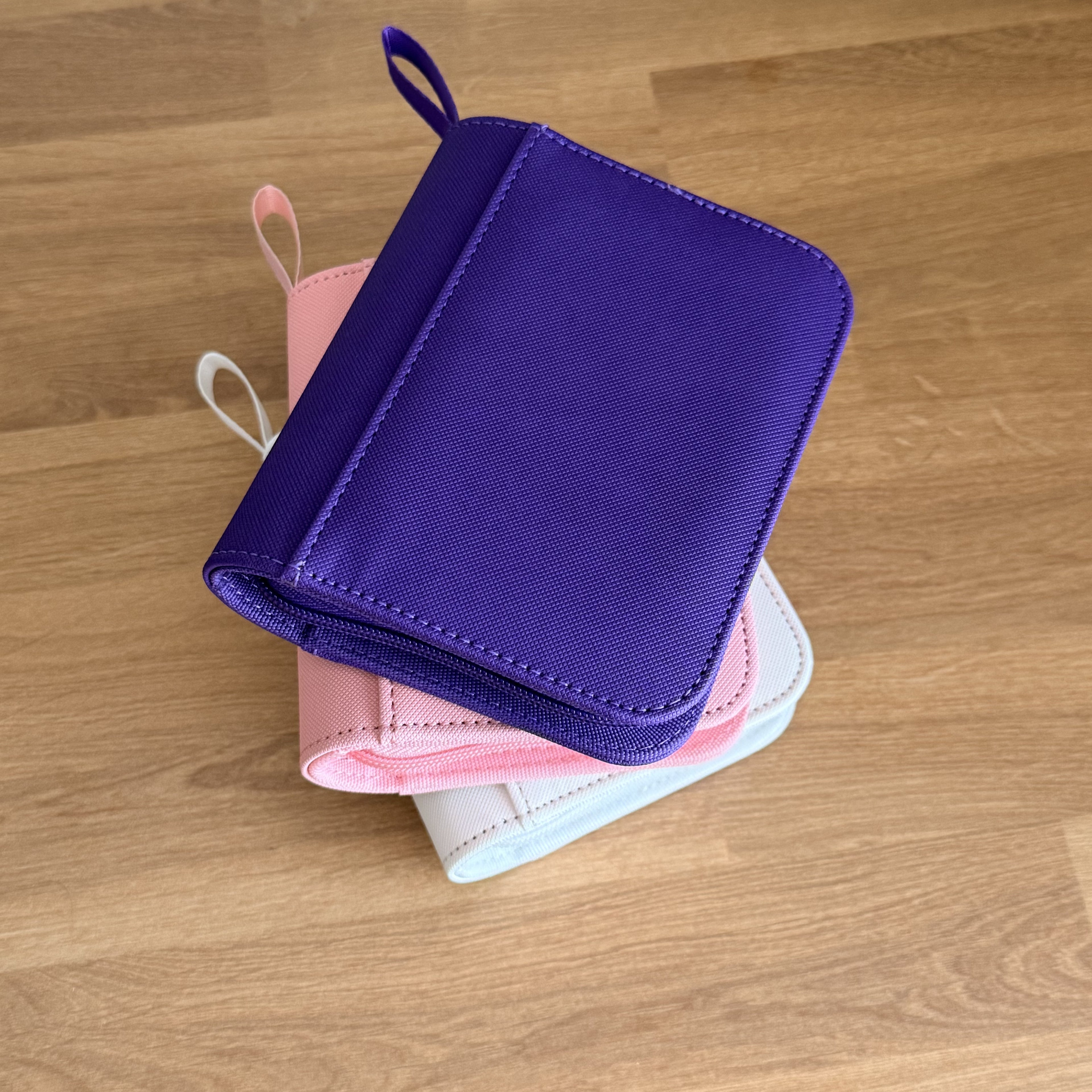 Compact Holdiva 1 Pocket card binder for carrying favorite cards