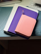 Holdiva 4-pocket card binder with white inner page lifestyle detail