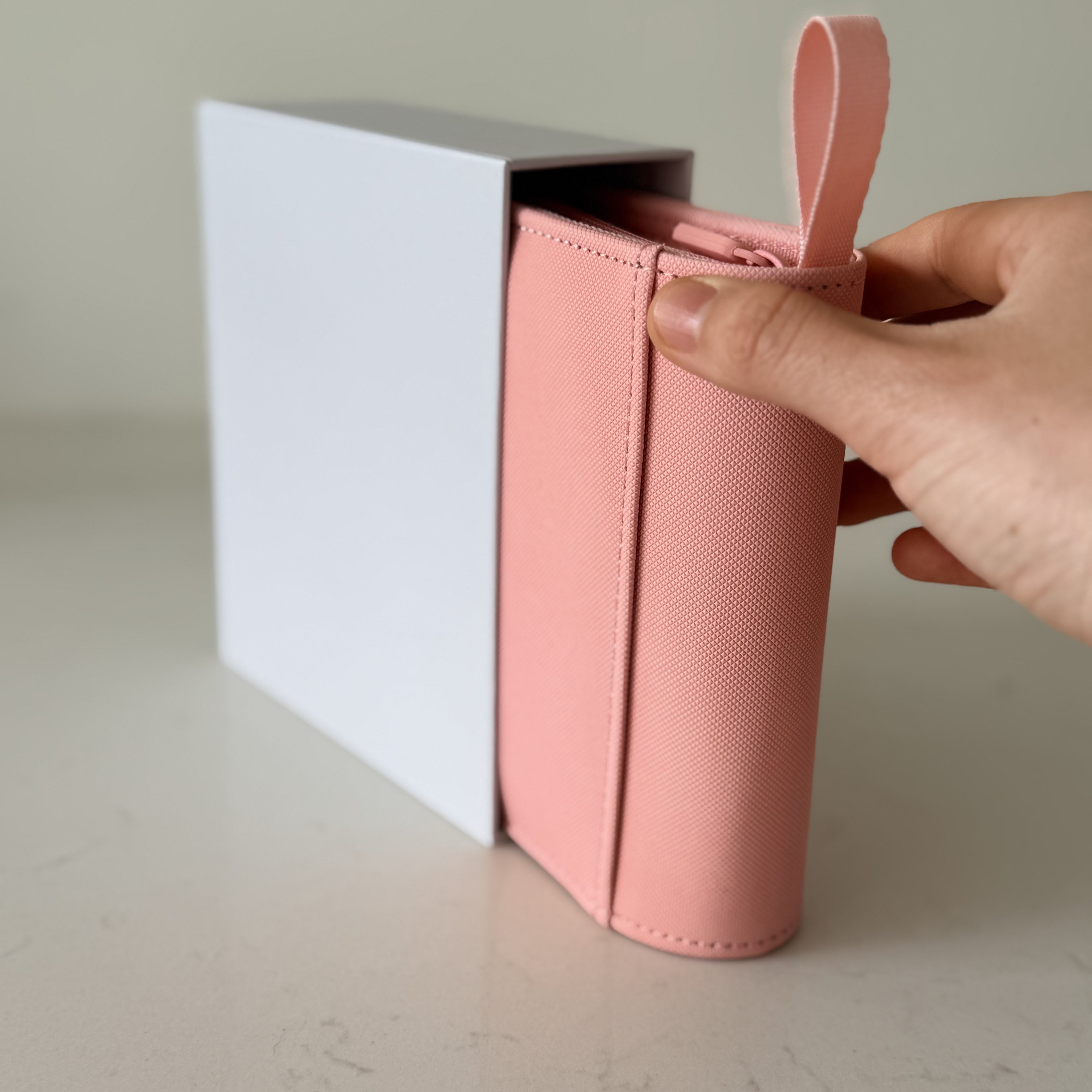 Logo-free Holdiva 1-pocket pink binder product detail